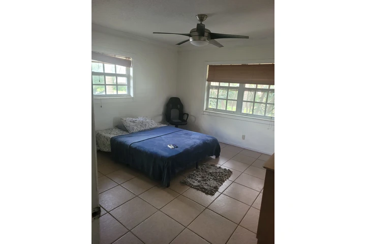 $900 : Rento habitacion Amueblada . image 1
