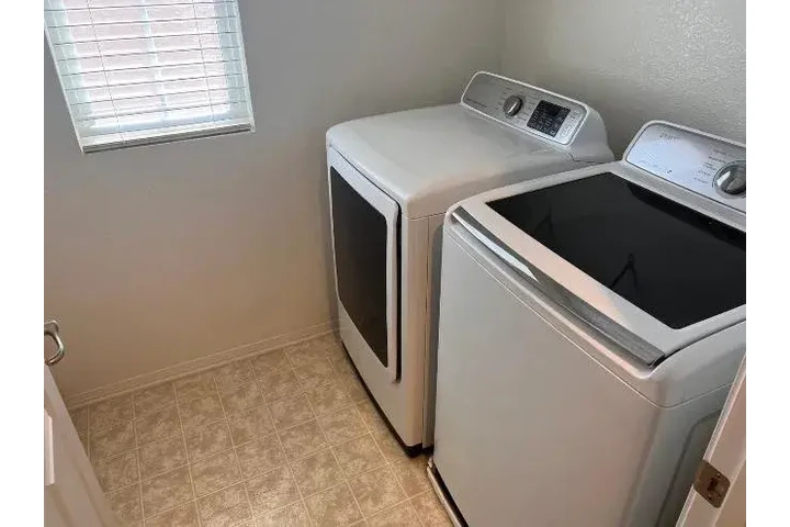 $2500 : 4BD Ready For Move In Asap!!! image 9