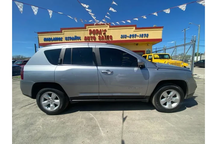 2017 Compass Latitude image 6