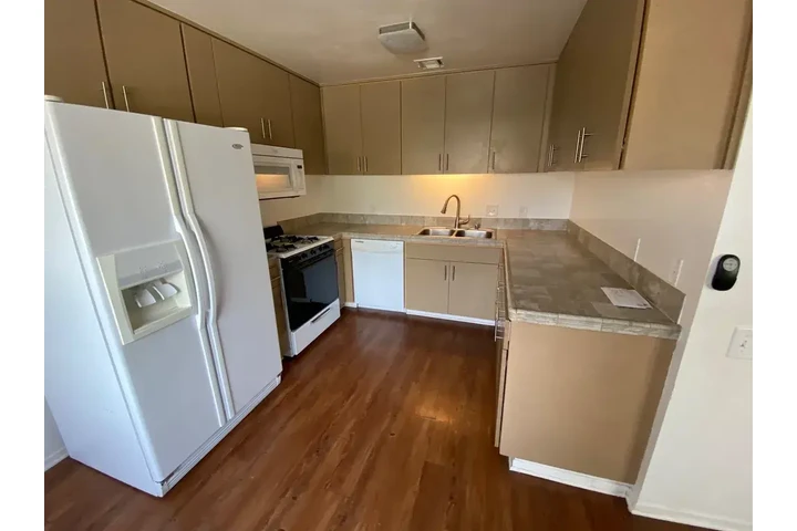 $1200 : Cozy 2-Bedroom and 2-Bathroom image 5
