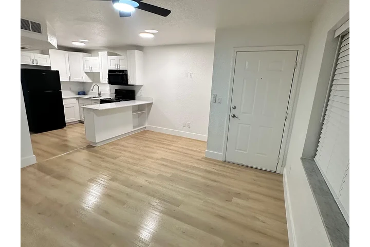 $1000 : 1 bd 1 ba image 9