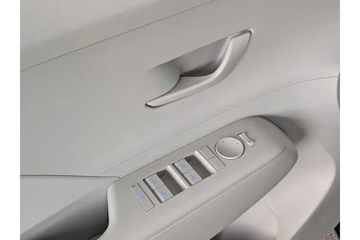 $24489 : Hyundai KONA 2025 AWD SEL 4d image 9