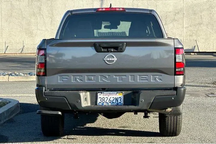 $28425 : Nissan Frontier 2022 4x2 S 4 image 8