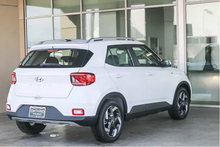 $21726 : Hyundai VENUE 2025 SEL 4dr C image 8