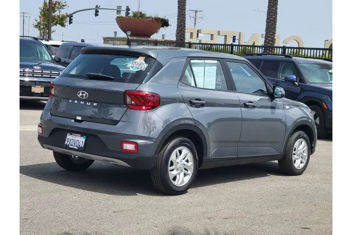 $19900 : Hyundai VENUE 2026 SE 4dr Cr image 1