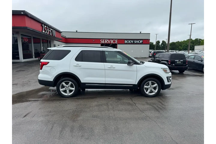 $11980 : 2017 Explorer XLT image 1