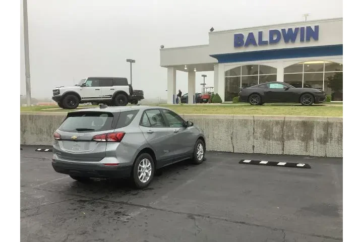 $19788 : Chevrolet Equinox 2023 LS 4d image 7