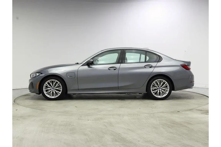 $28998 : BMW 3 Series 2023 330e 4dr S image 3