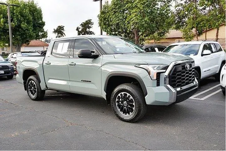 $39974 : Toyota Tundra 2023 4x4 SR5 4 image 6