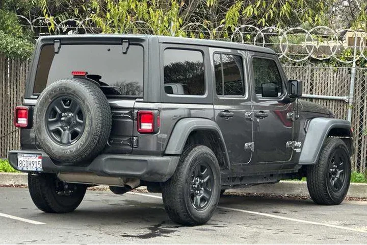 $22190 : Jeep Wrangler Unlimited 2018 image 3