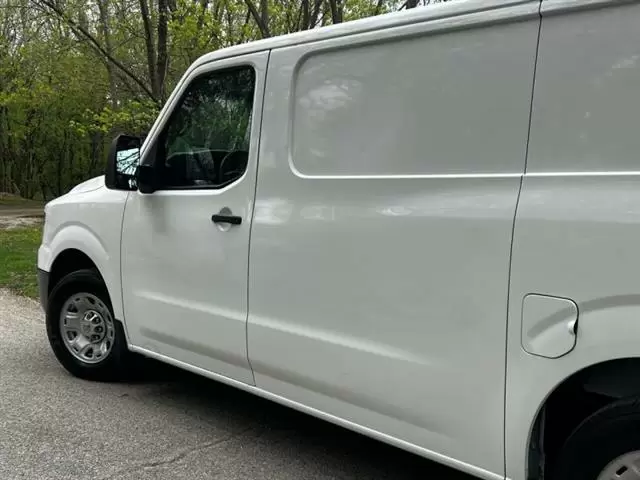 $8495 : 2016 NV 2500 HD SV image 10