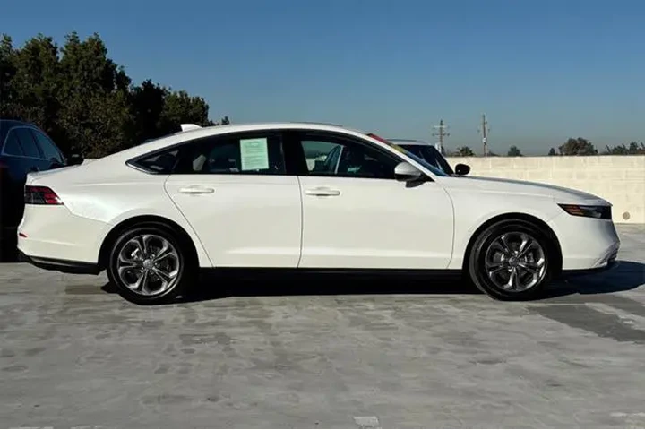 $26739 : Honda Accord 2024 EX 4dr Sed image 2