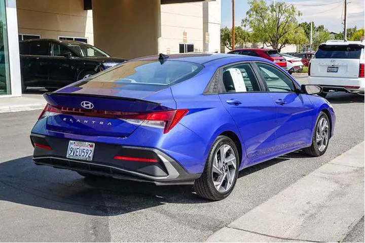 $21000 : Hyundai ELANTRA 2025 SEL Spo image 4