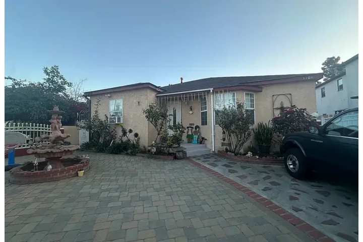 $2350 : *IMMEDIATE OCCUPANCY* image 3