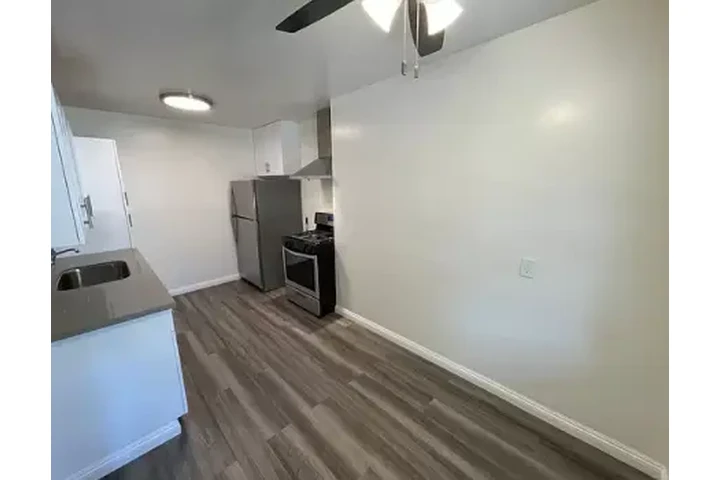 $1000 : LAWNDALE CA 1bed Apartamento image 9