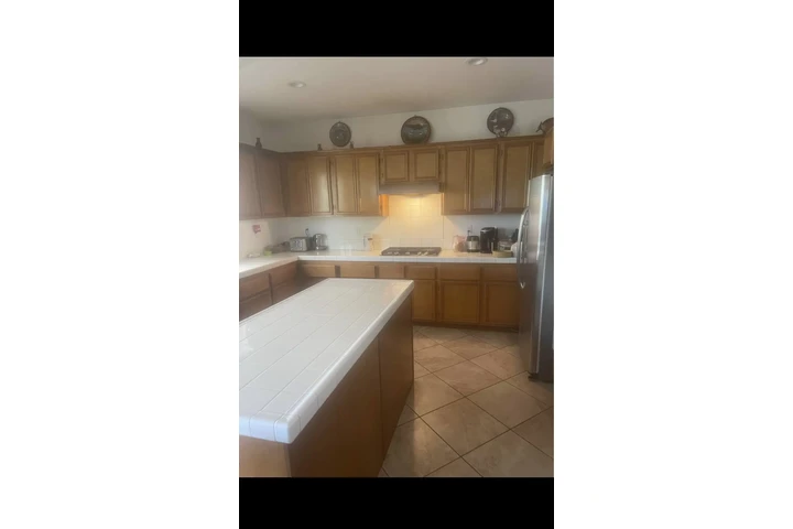 $950 : Cuarto de renta image 6