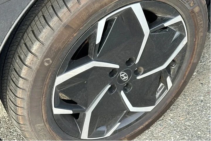 $25990 : Hyundai IONIQ 5 2024 SEL 4dr image 4