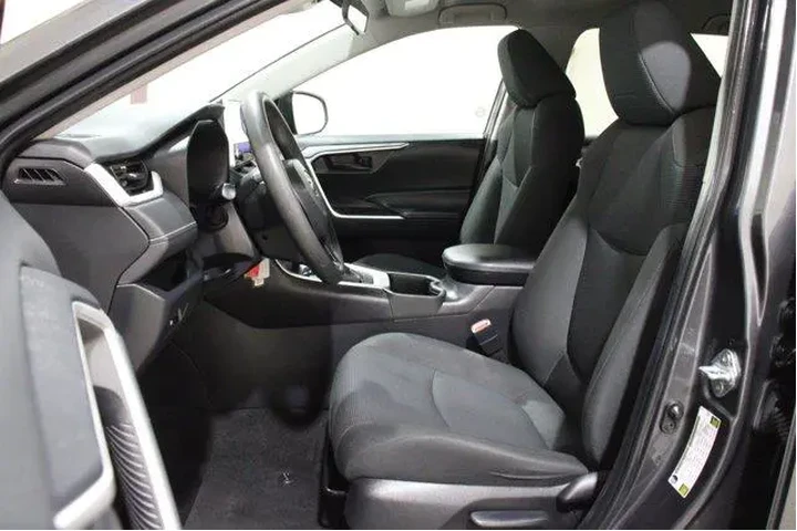 $29998 : Toyota RAV4 2024 AWD LE 4dr image 3