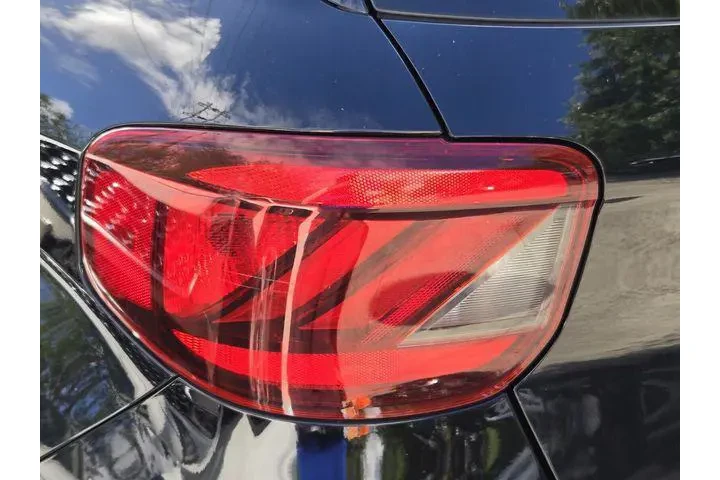 $15987 : Hyundai VENUE 2021 SEL 4dr C image 8