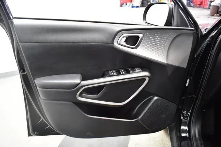 $17994 : Kia Soul 2025 LX 4dr Crossov image 5