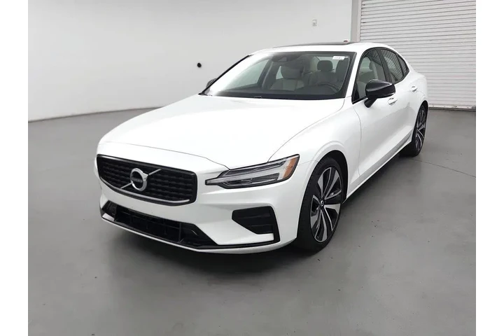 $26998 : Volvo S60 2022 AWD B5 Moment image 3