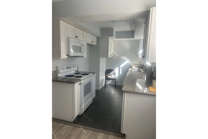 $3200 : Townhouse image 1