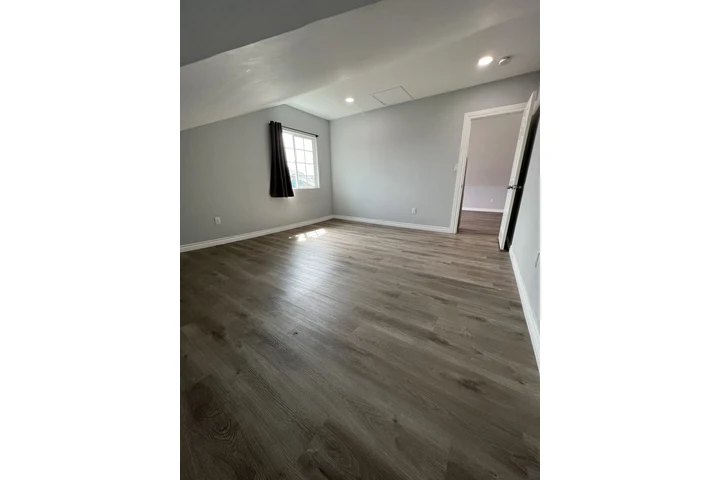 $875 : Los Angeles image 6