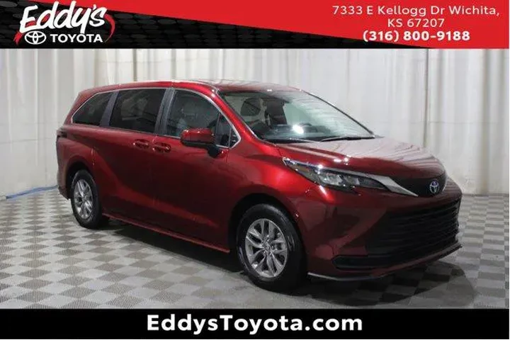 $39998 : Toyota Sienna 2025 LE 8-Pass image 1