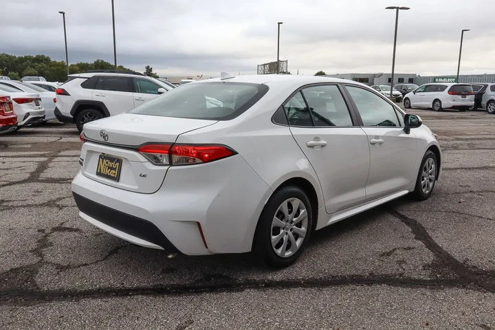 $18488 : 2022 Corolla LE image 4