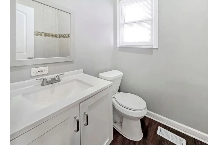 $1600 : 4 Bedrooms House in Atlanta GA image 10