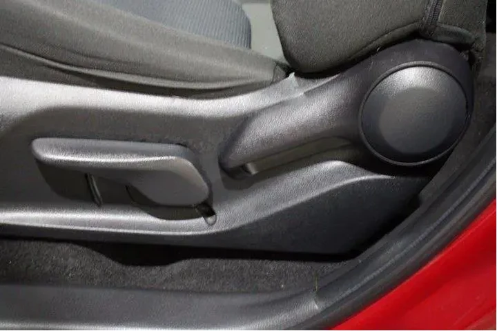 $29998 : Toyota RAV4 2023 LE 4dr SUV image 4