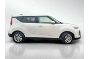 $12546 : Kia Soul 2022 LX 4dr Crossov thumbnail