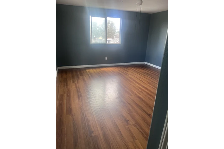 $1200 : Master bedroom image 1