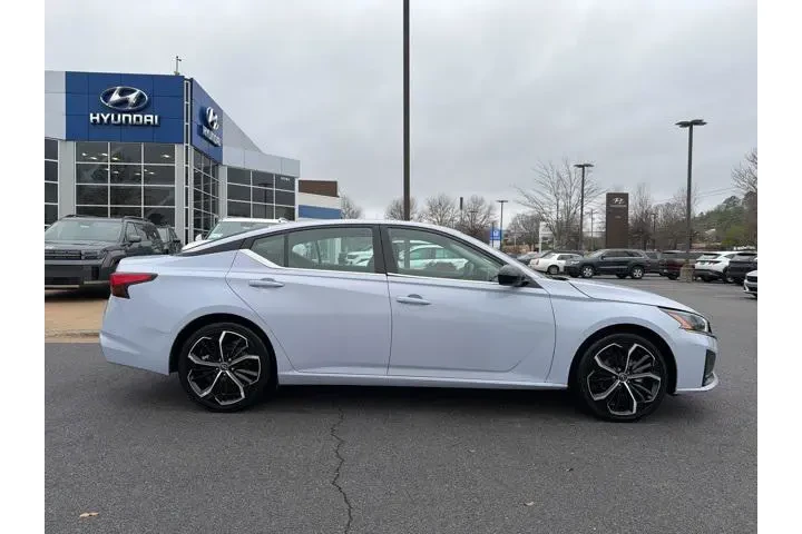 $22061 : Nissan Altima 2024 2.5 SR 4d image 8