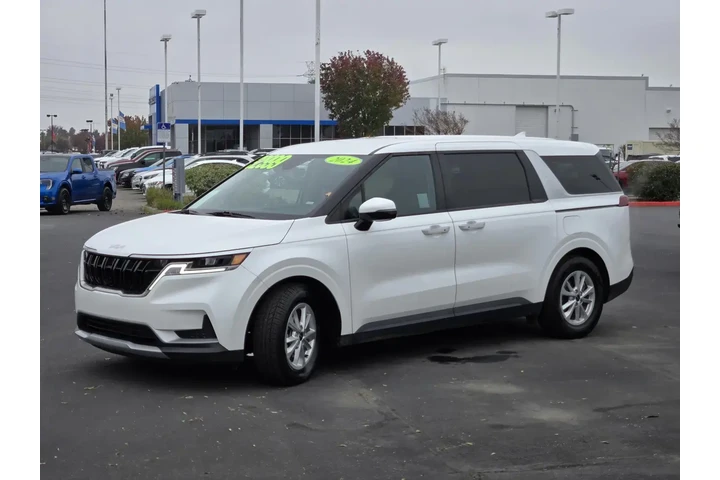 $31737 : Kia Carnival 2024 LX 4dr Min image 9