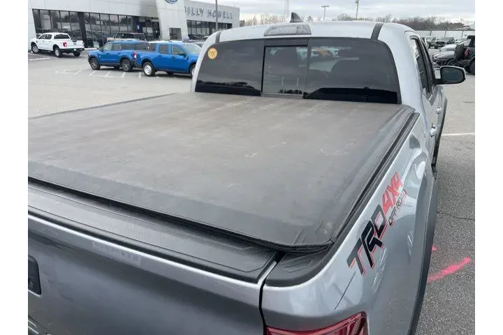 $31992 : Toyota Tacoma 2019 4x4 TRD P image 4