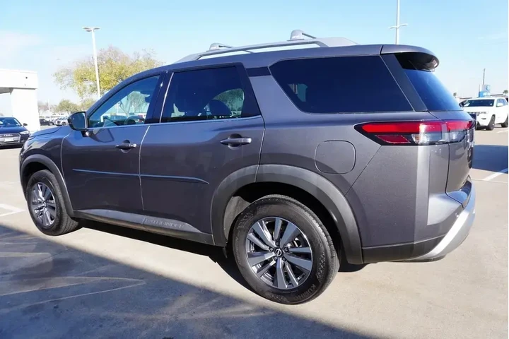 $27988 : Nissan Pathfinder 2023 SL 4d image 4
