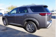 $27988 : Nissan Pathfinder 2023 SL 4d thumbnail