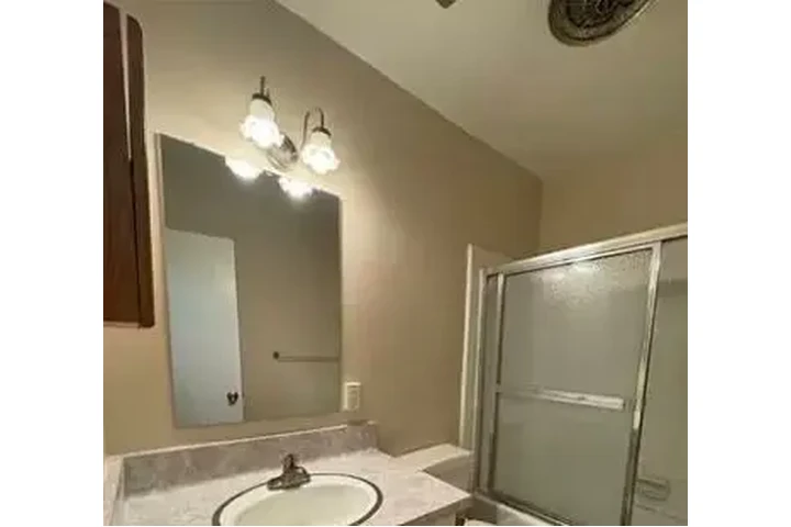 $1895 : Available 2Bedroom Apt  in LA image 5