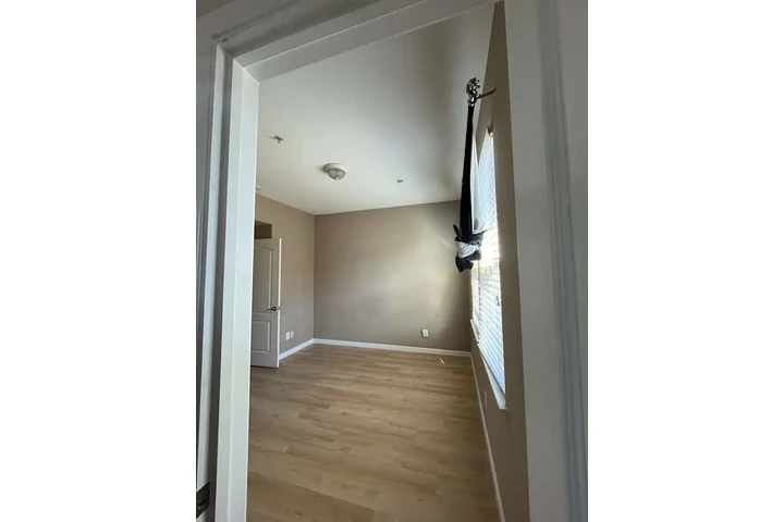 $1400 : Se renta cuarto image 4