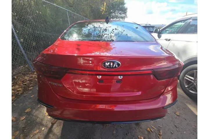 $15984 : Kia Forte 2020 FE 4dr Sedan image 5