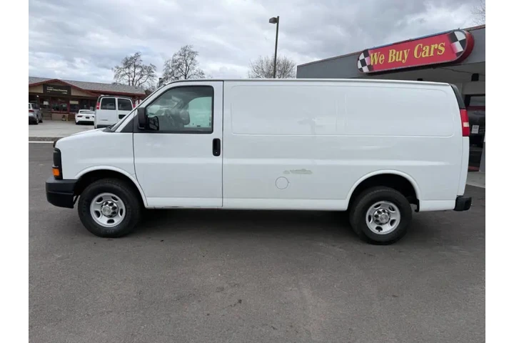 $16975 : 2014 Express 2500 image 3