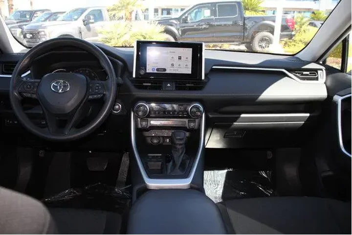 $29009 : Toyota RAV4 2024 XLE 4dr SUV image 10