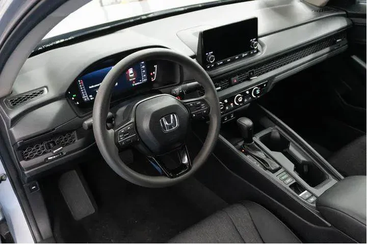 $29840 : Honda Accord 2025 SE 4dr Sed image 3