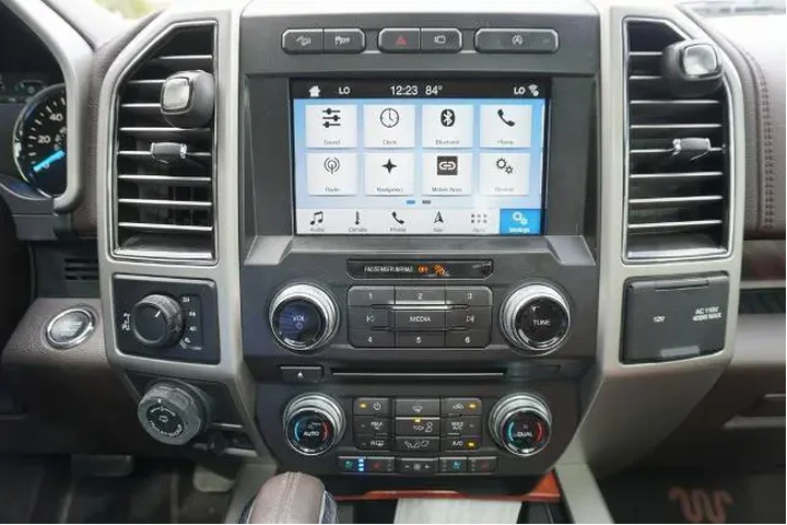 $31488 : Ford F-150 2018 4x4 XLT 4dr image 8