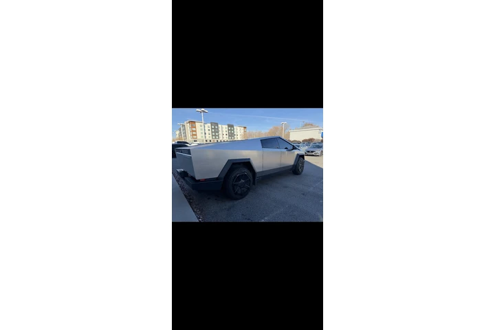 $76910 : 2024 Cybertruck image 6
