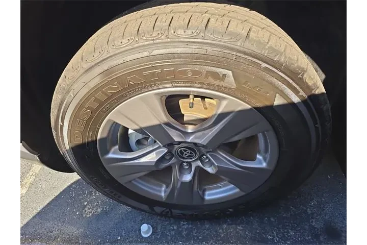 $25990 : Toyota RAV4 Hybrid 2024 AWD image 10