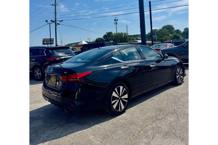 $9900 : 2020 Altima 2.5 SL image 6