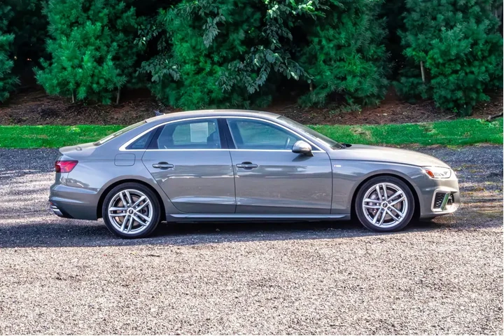 $23895 : Audi A4 2023 AWD quattro S l image 10