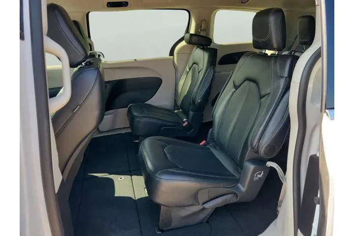 $25934 : Chrysler Pacifica 2024 Touri image 8